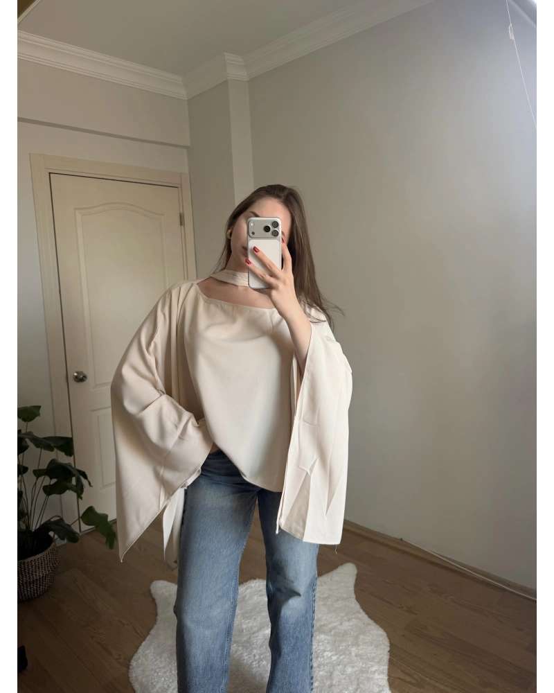 Fularlı Krem Pelerin Bluz