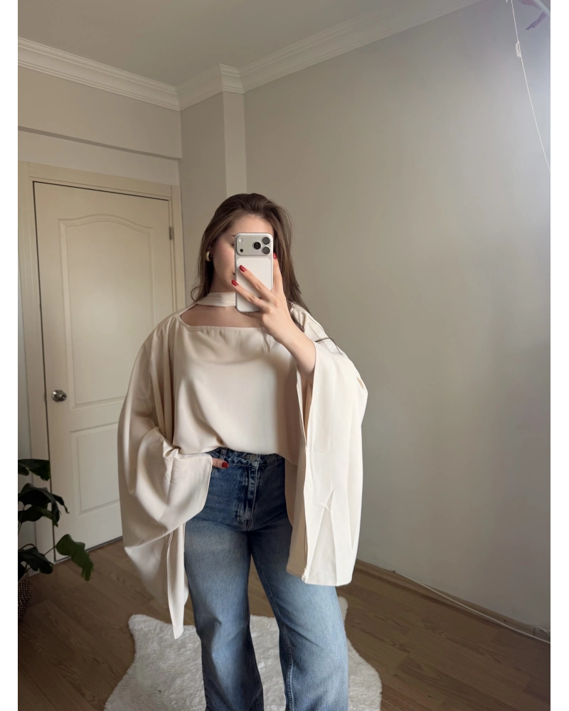 Fularlı Krem Pelerin Bluz