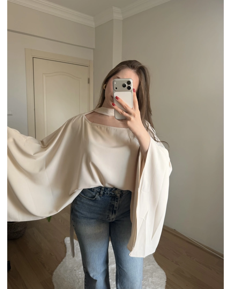 Fularlı Krem Pelerin Bluz