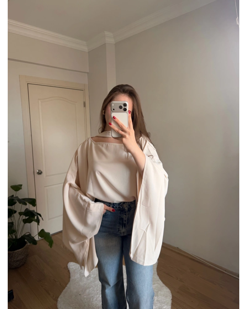 Fularlı Krem Pelerin Bluz