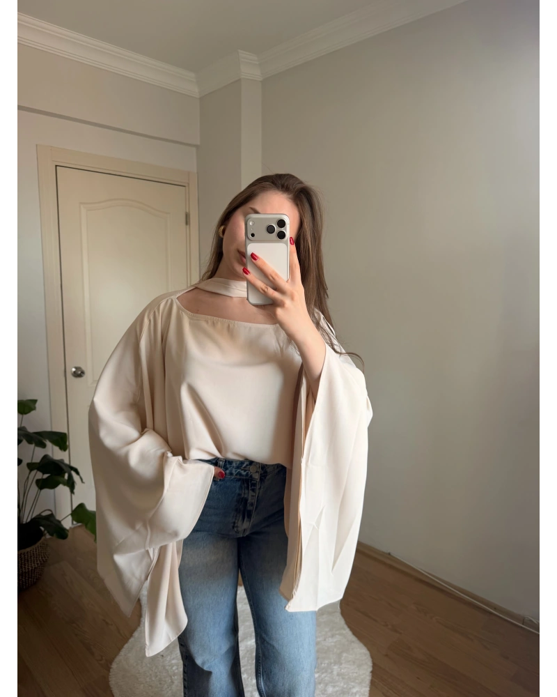 Fularlı Krem Pelerin Bluz