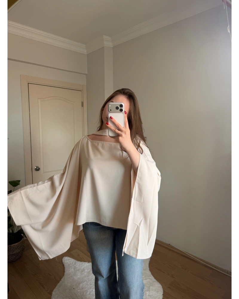 Fularlı Krem Pelerin Bluz