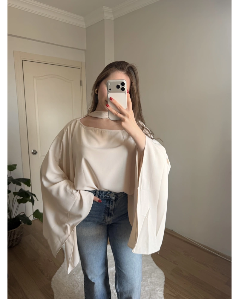 Fularlı Krem Pelerin Bluz