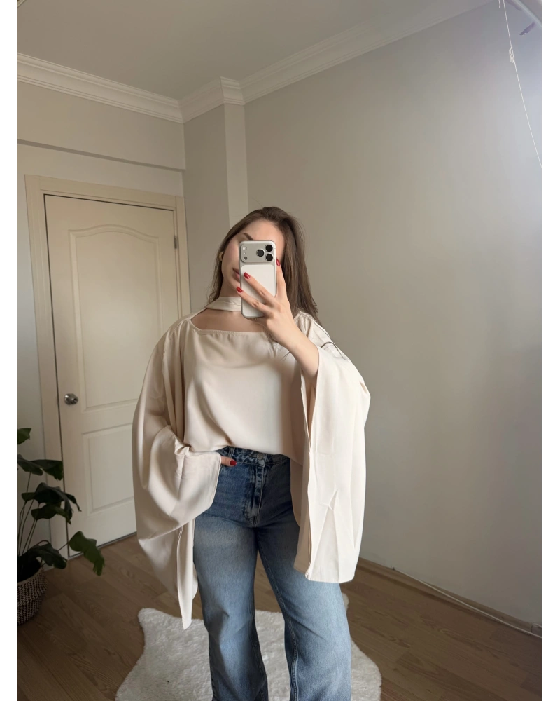 Fularlı Krem Pelerin Bluz
