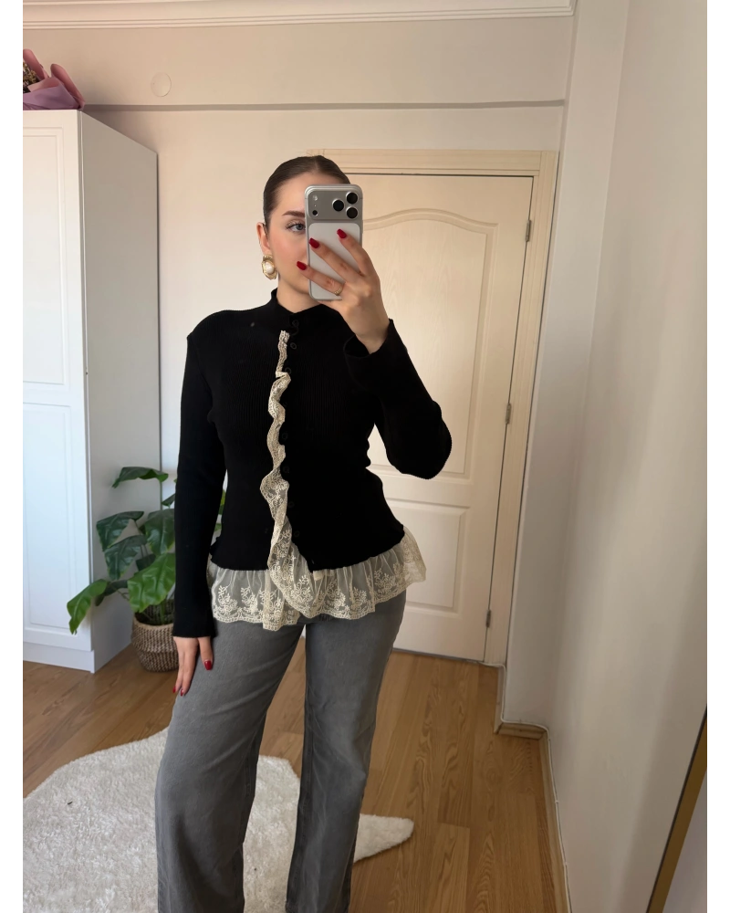 Dantel Detaylı Siyah Hırka