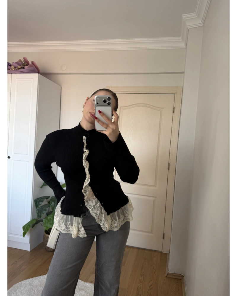 Dantel Detaylı Siyah Hırka