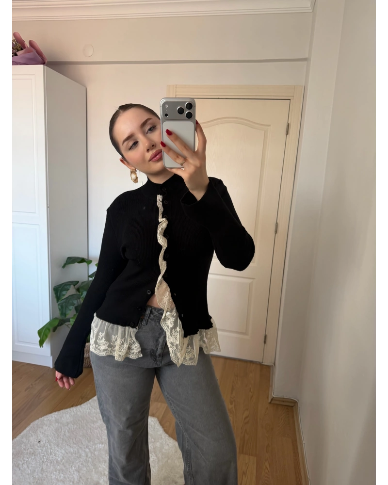 Dantel Detaylı Siyah Hırka