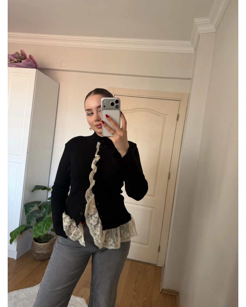 Dantel Detaylı Siyah Hırka