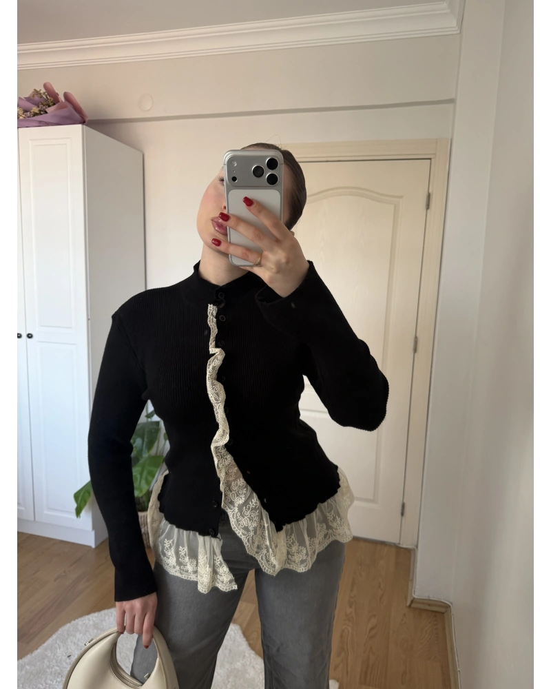 Dantel Detaylı Siyah Hırka