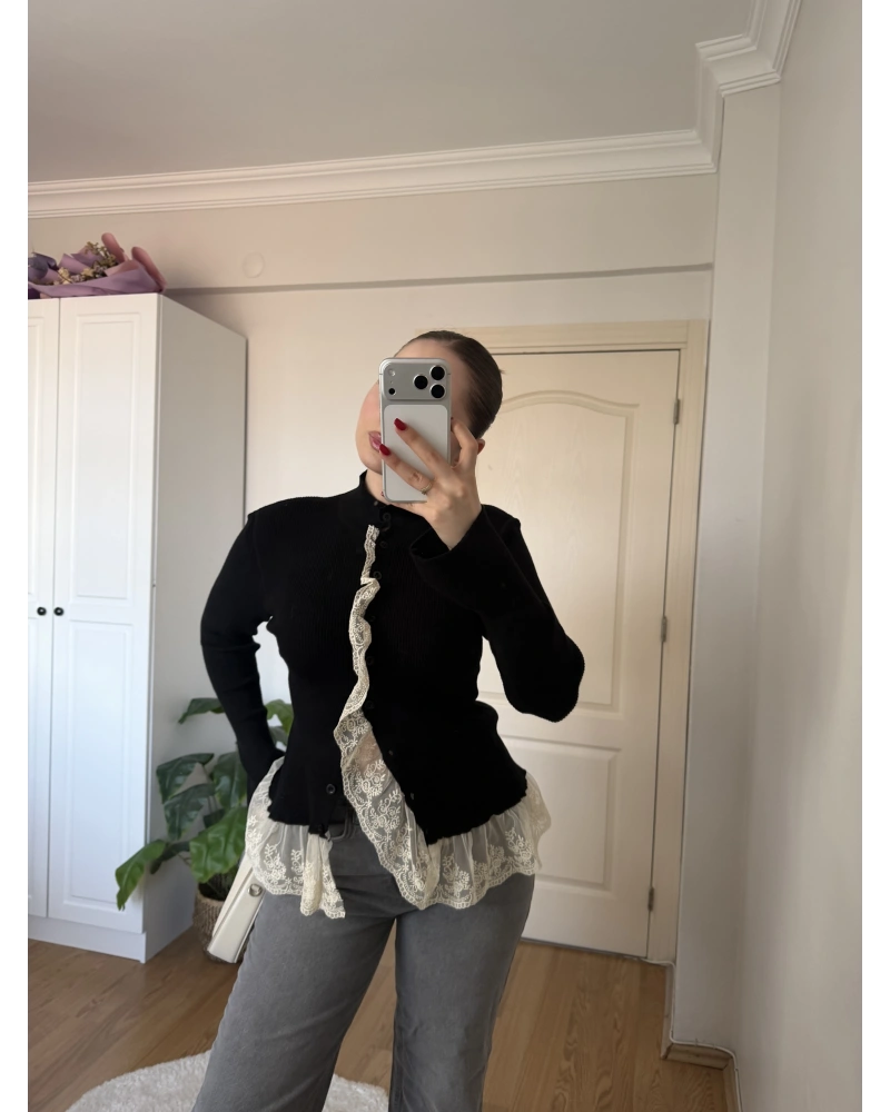 Dantel Detaylı Siyah Hırka