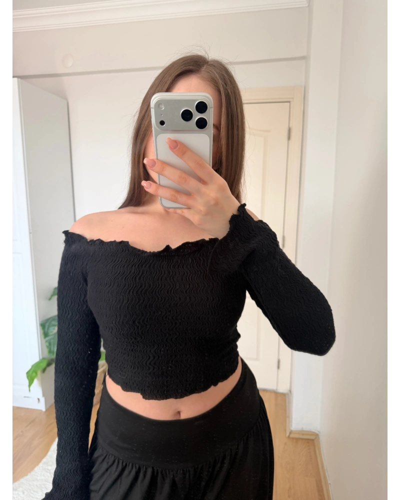 Uzun Kollu Siyah Kayık Yaka Crop
