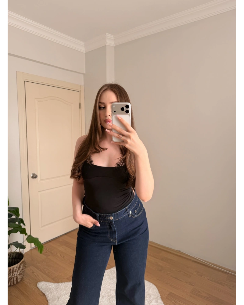 Dantel Detaylı Askılı Siyah Body