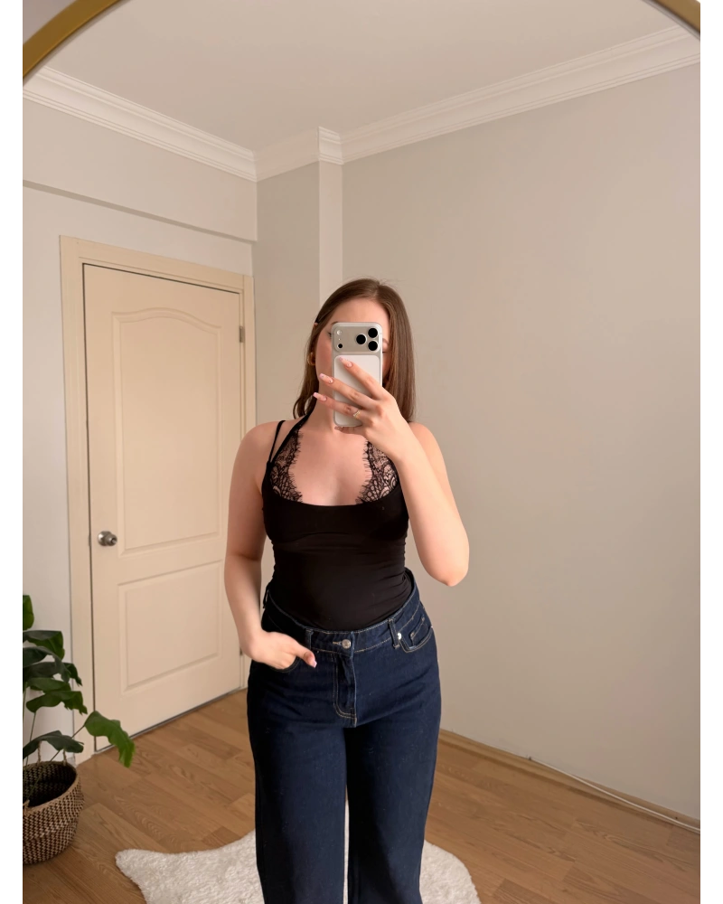 Dantel Detaylı Askılı Siyah Body