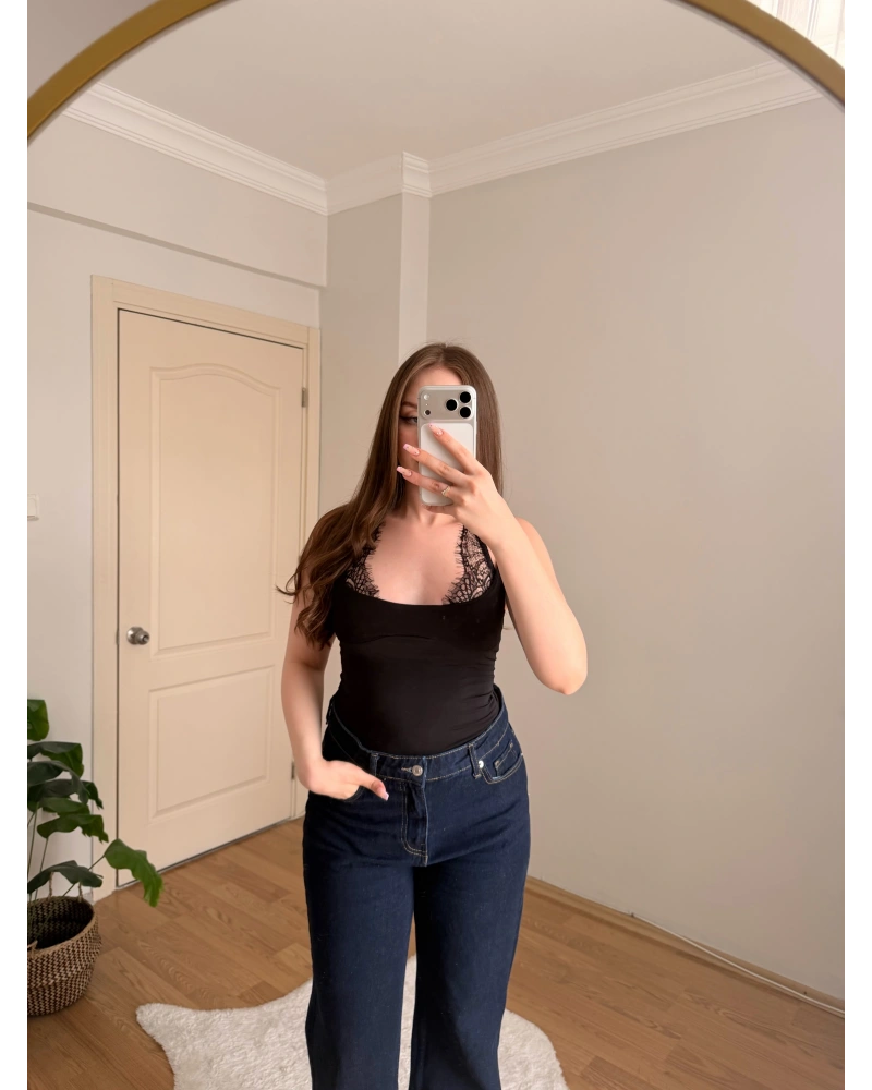 Dantel Detaylı Askılı Siyah Body