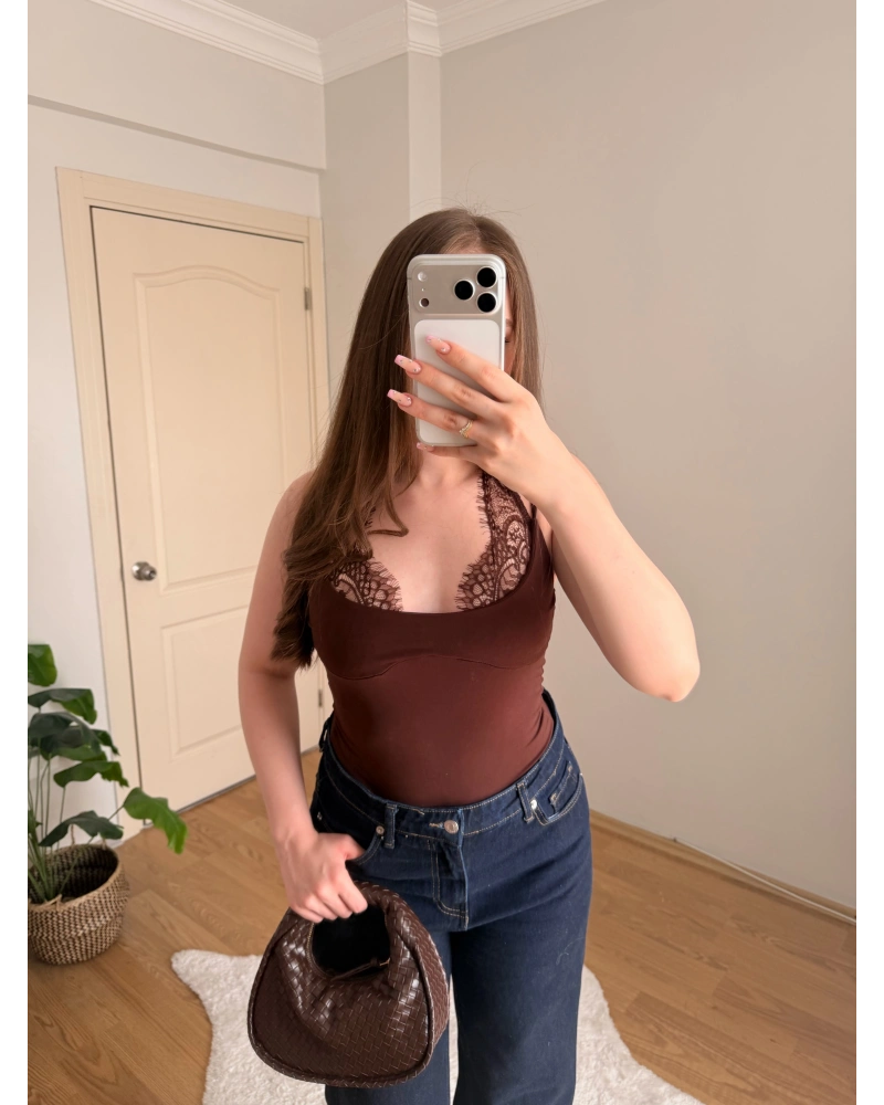Dantel Detaylı Askılı Kahve Body