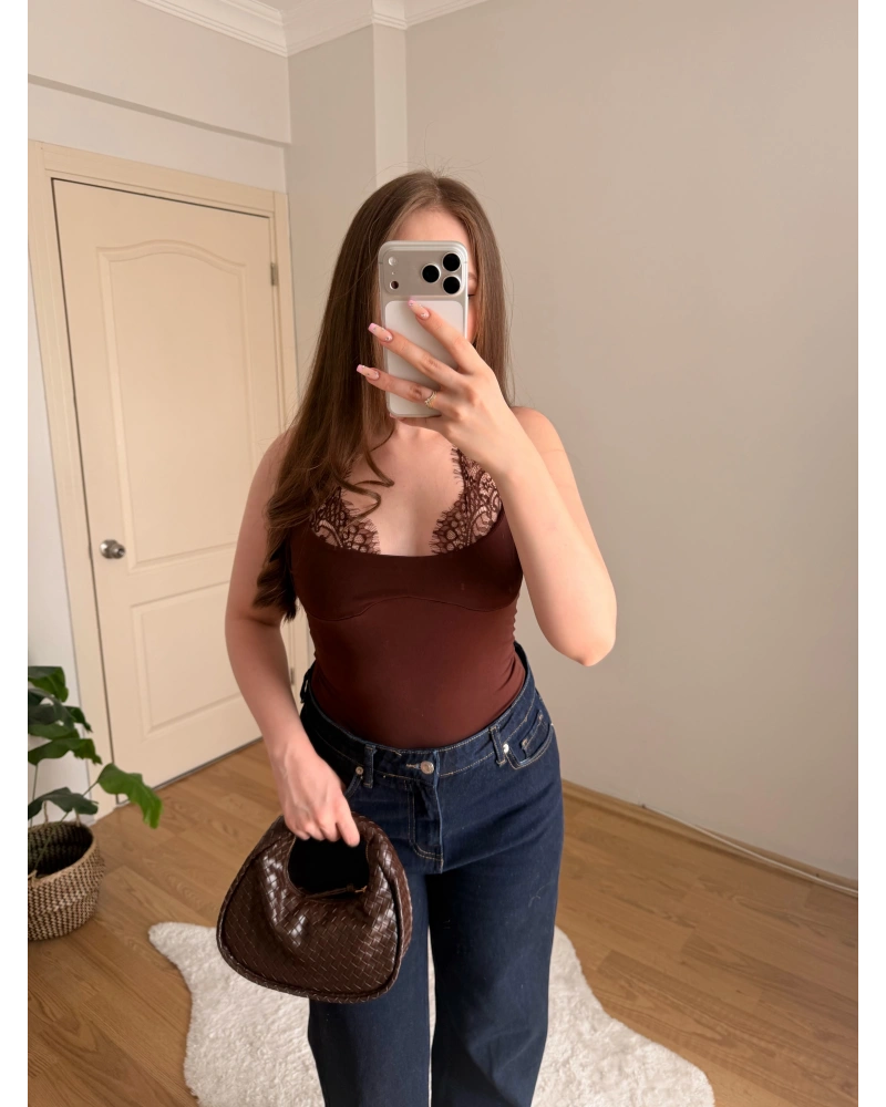 Dantel Detaylı Askılı Kahve Body