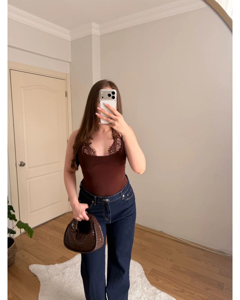 Dantel Detaylı Askılı Kahve Body