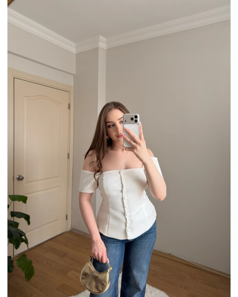 Düğmeli Omzu Açık Beyaz Korse Bluz