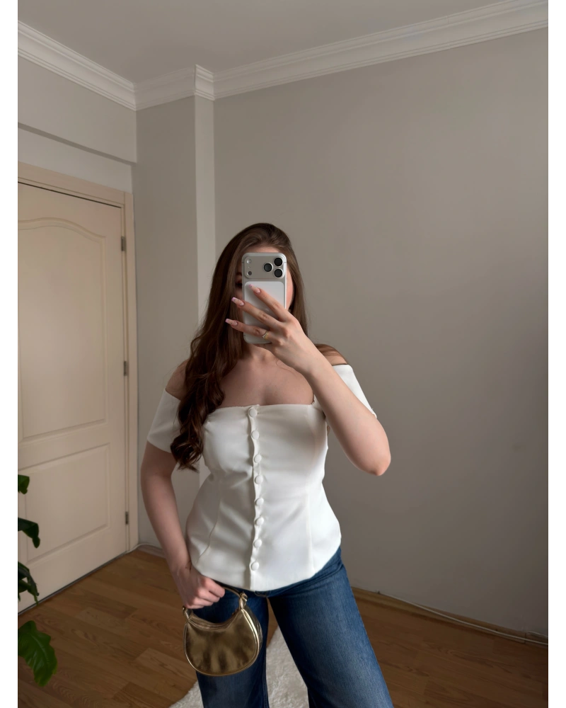 Düğmeli Omzu Açık Beyaz Korse Bluz