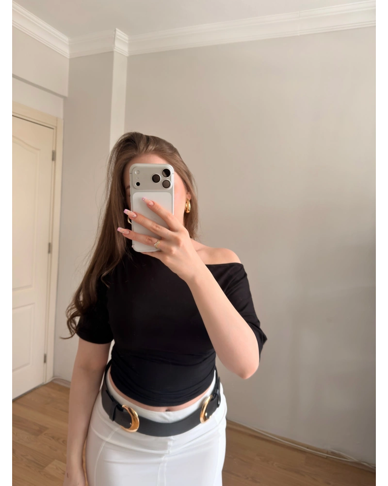 Tek Omzu Düşük Siyah Bluz