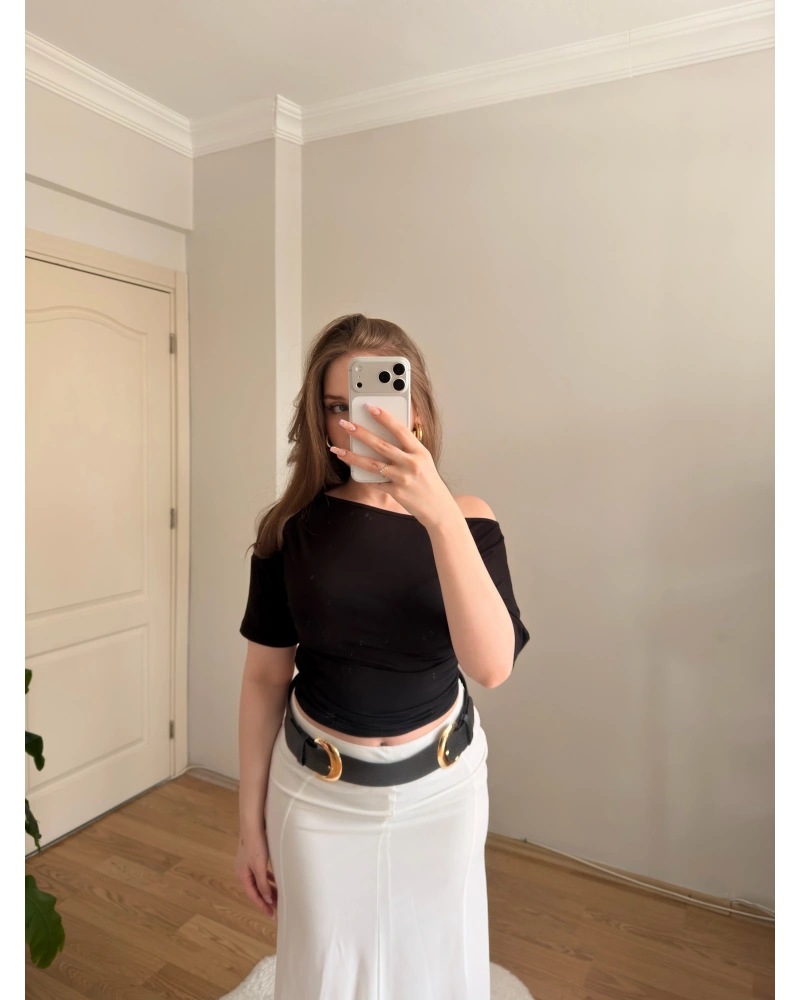 Tek Omzu Düşük Siyah Bluz