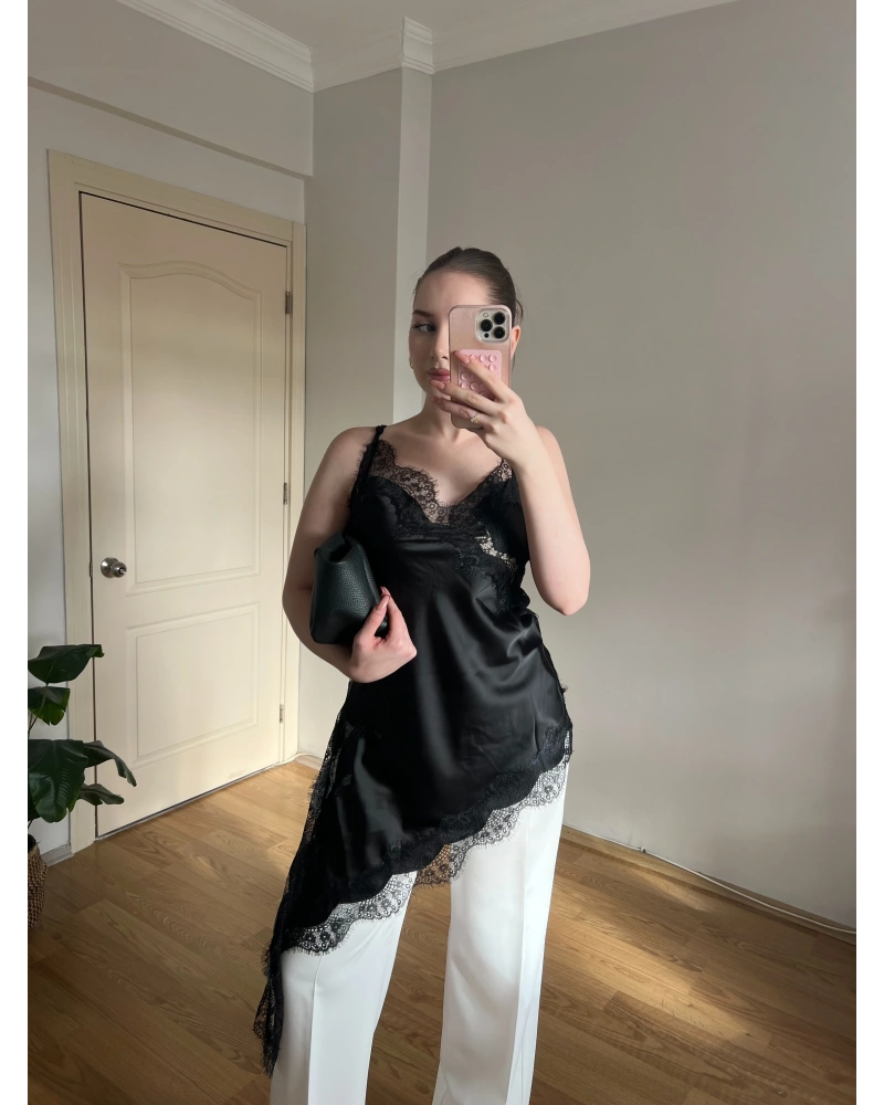 Asklılı Dantel Detaylı Siyah Saten Bluz