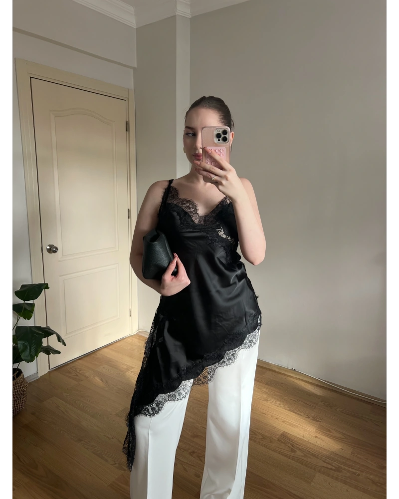 Asklılı Dantel Detaylı Siyah Saten Bluz