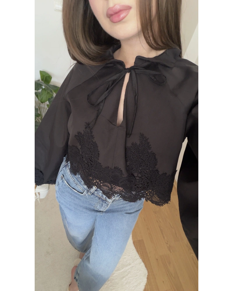 Dantel Detaylı Siyah Poplin Crop Bluz