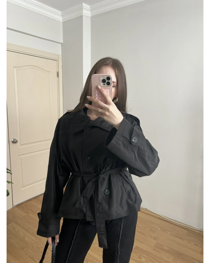 Dik Yaka Kuşaklı Siyah Kısa Trençkot