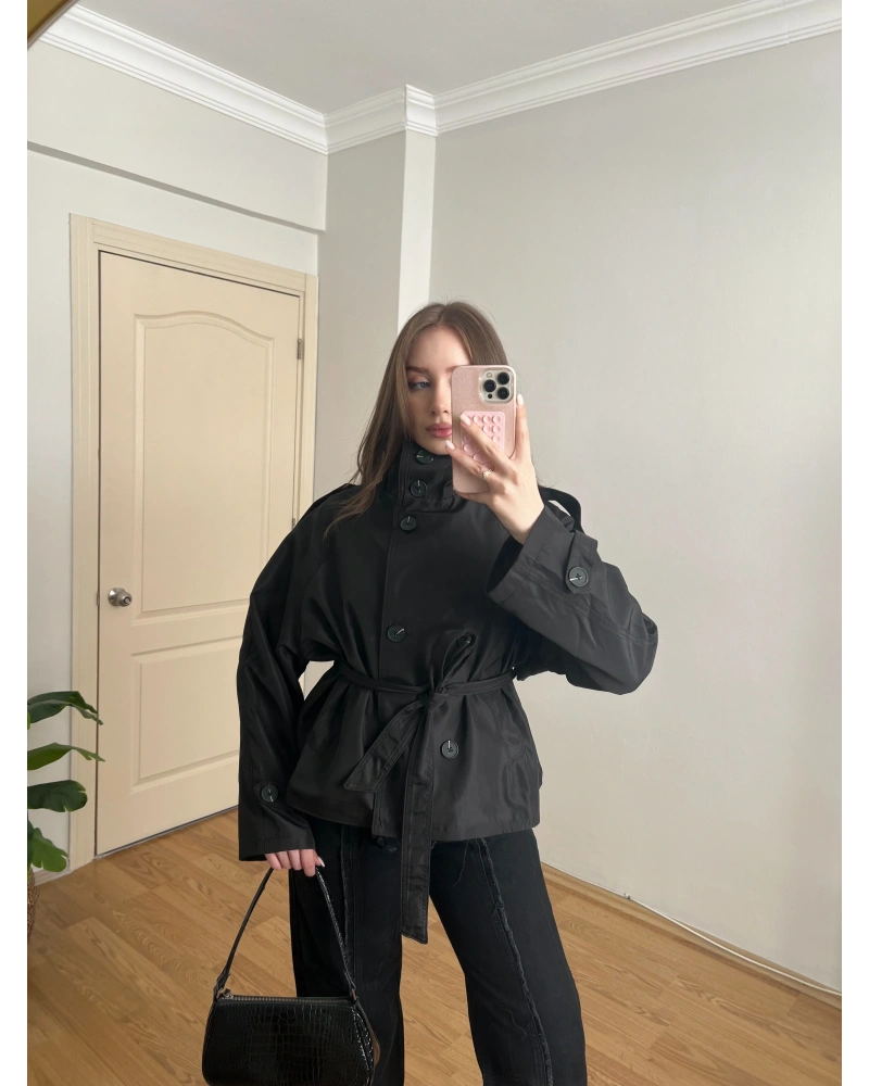 Dik Yaka Kuşaklı Siyah Kısa Trençkot