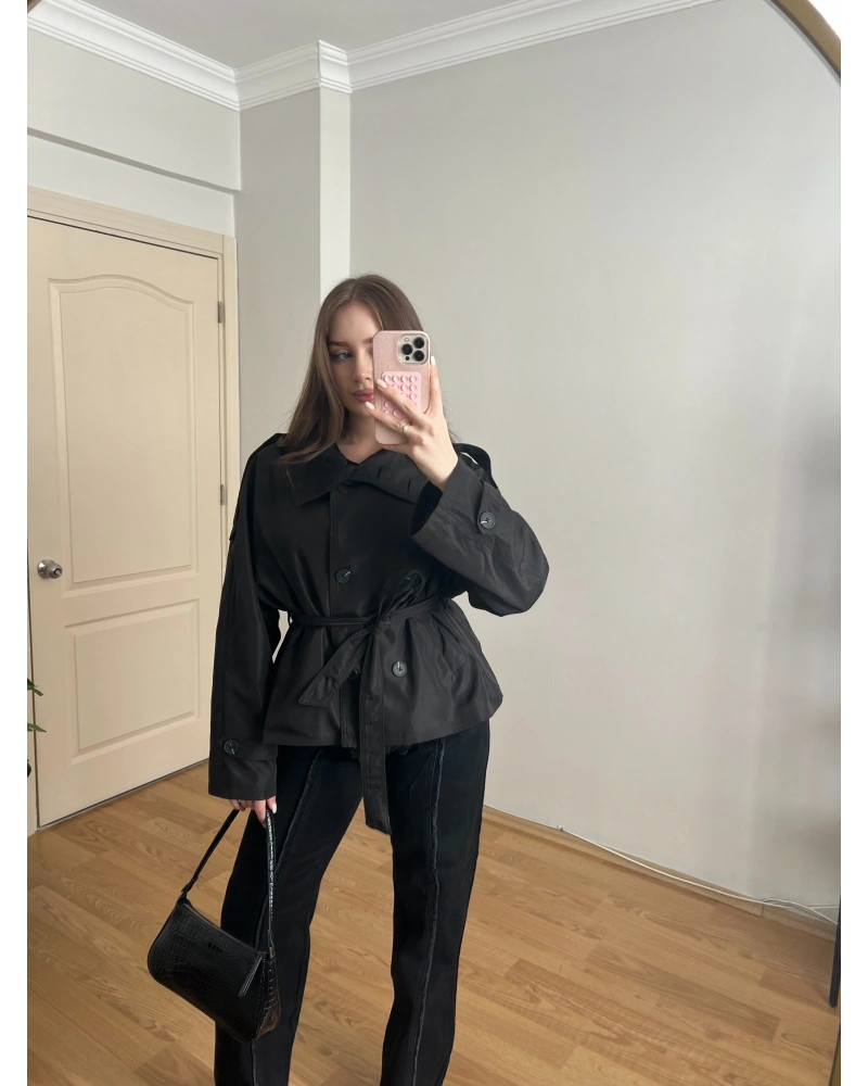 Dik Yaka Kuşaklı Siyah Kısa Trençkot