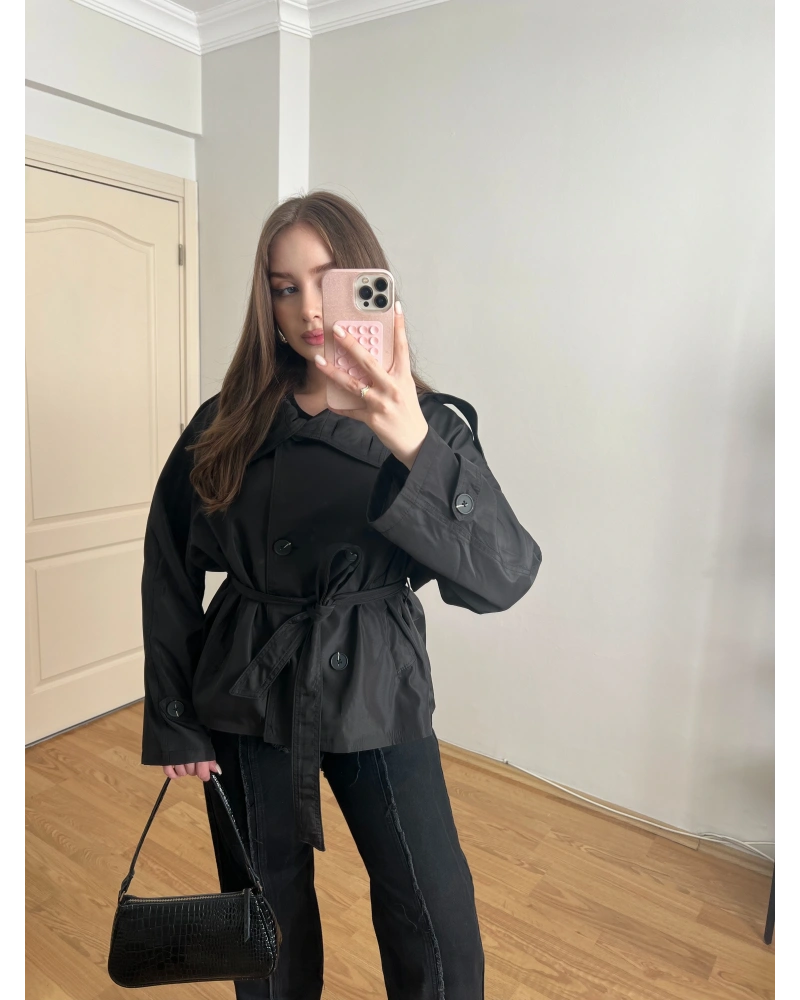 Dik Yaka Kuşaklı Siyah Kısa Trençkot