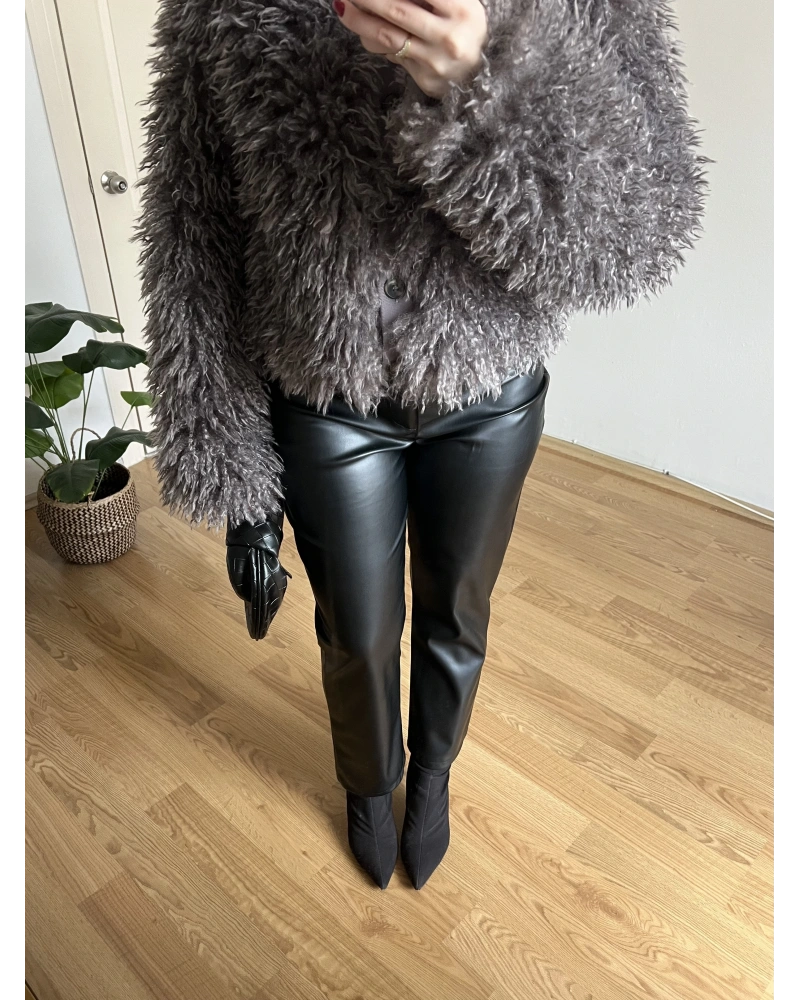 Düz Kesim Bilek Boy Siyah Deri Pantolon