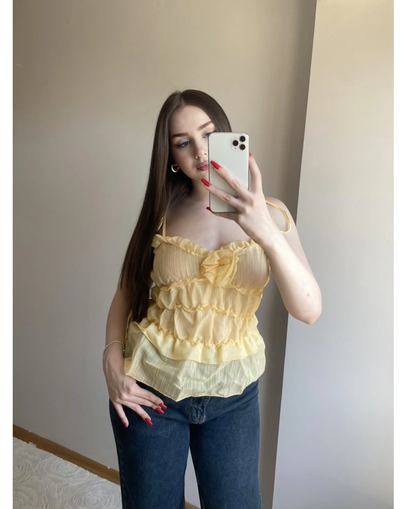 Fırfırlı Gül Detaylı Sarı Askılı Bluz