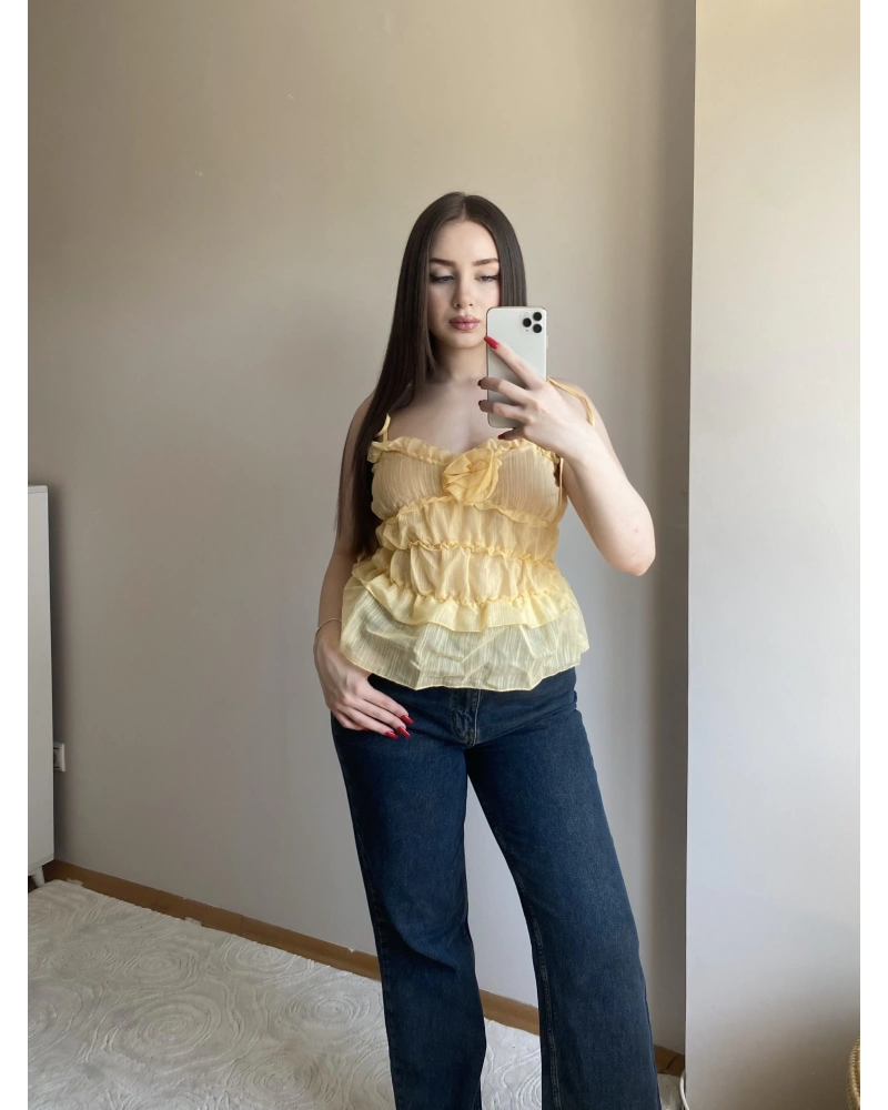 Fırfırlı Gül Detaylı Sarı Askılı Bluz