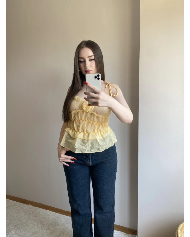 Fırfırlı Gül Detaylı Sarı Askılı Bluz