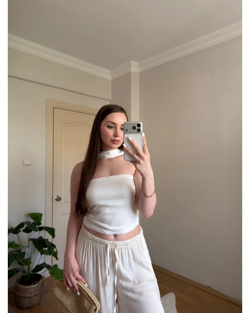 Fular Detaylı Saten Beyaz Crop Bluz