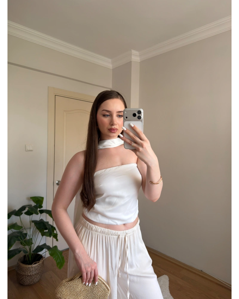 Fular Detaylı Saten Beyaz Crop Bluz
