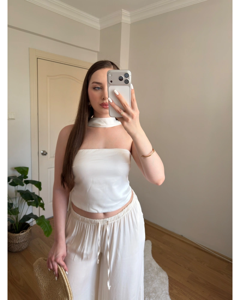 Fular Detaylı Saten Beyaz Crop Bluz
