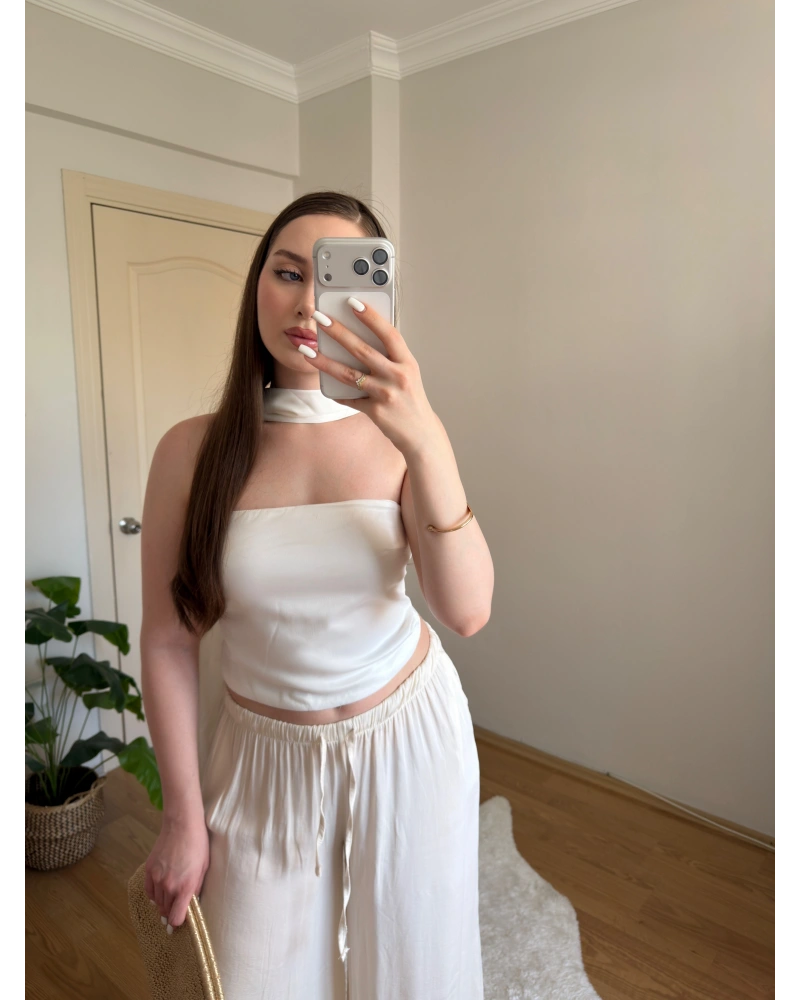 Fular Detaylı Saten Beyaz Crop Bluz