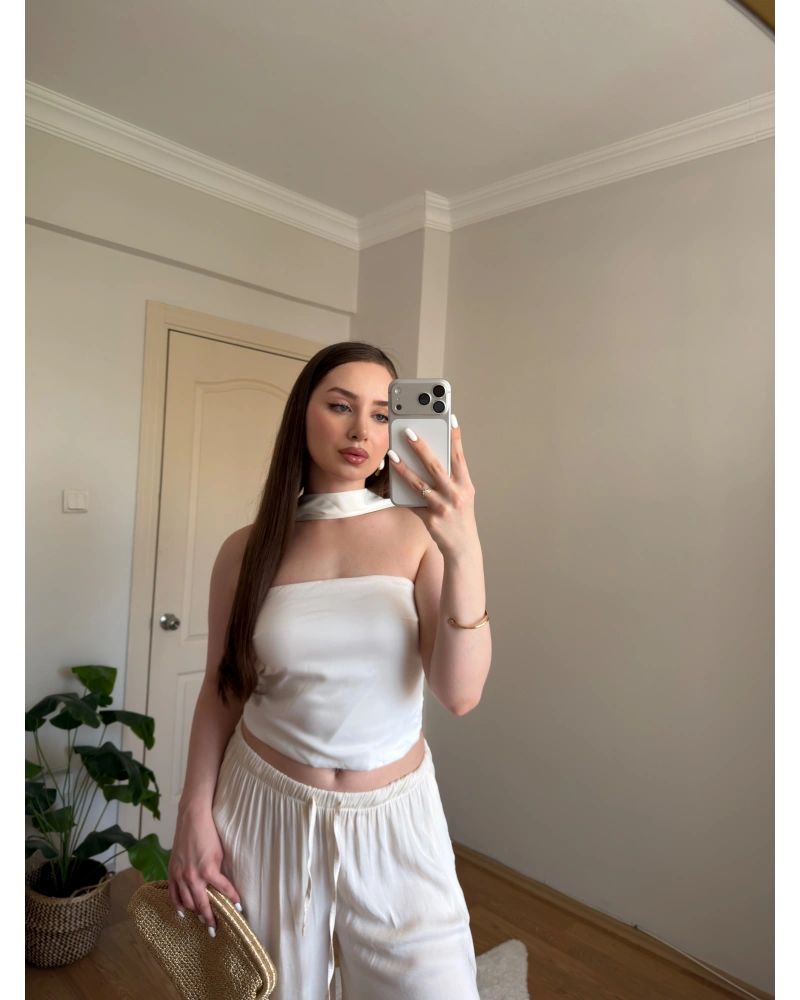 Fular Detaylı Saten Beyaz Crop Bluz