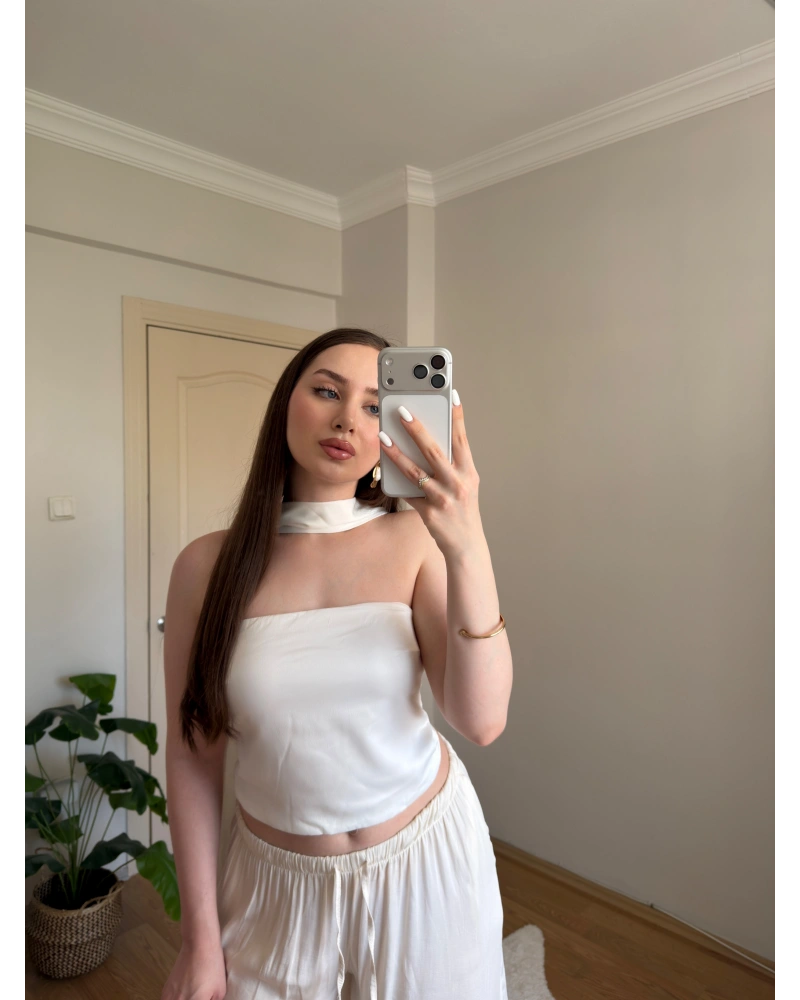 Fular Detaylı Saten Beyaz Crop Bluz