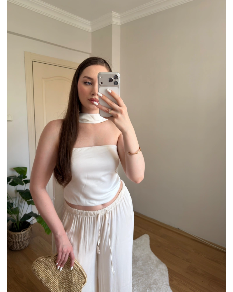 Fular Detaylı Saten Beyaz Crop Bluz
