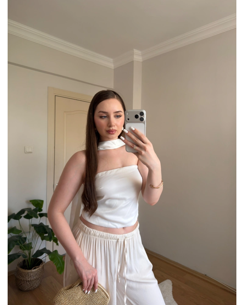 Fular Detaylı Saten Beyaz Crop Bluz