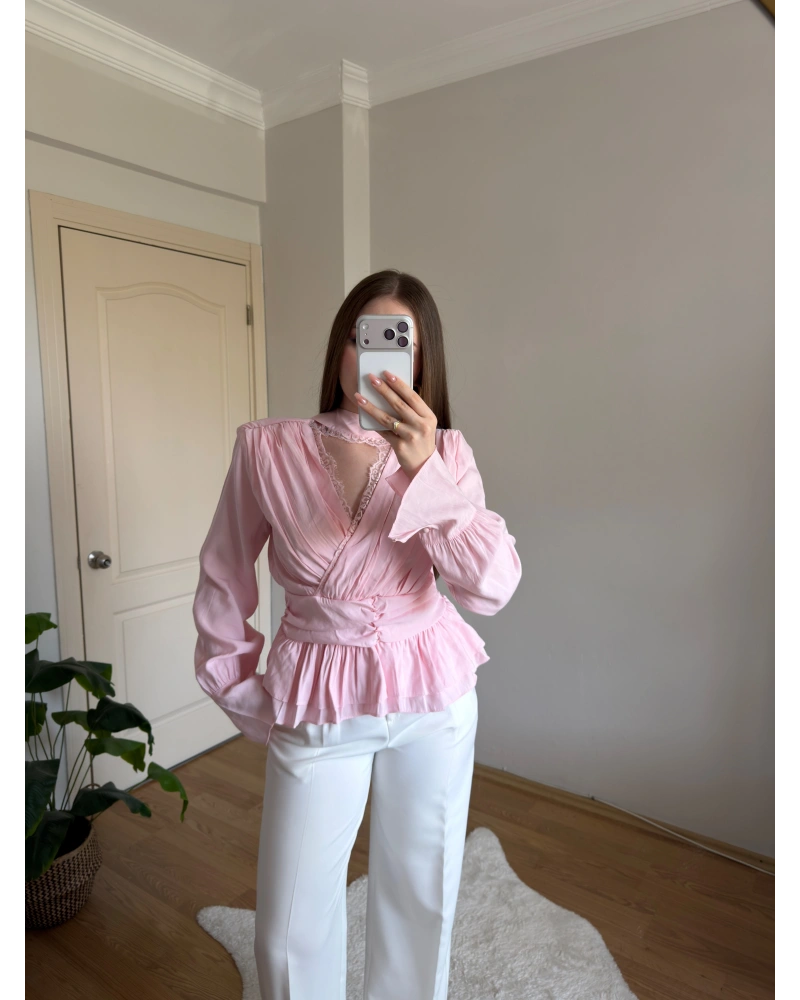 Fularlı Vatkalı Bele Oturan Pembe Bluz