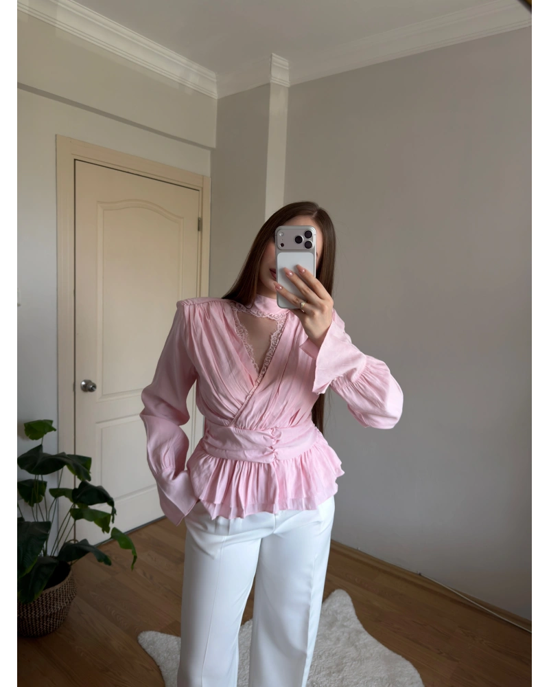 Fularlı Vatkalı Bele Oturan Pembe Bluz
