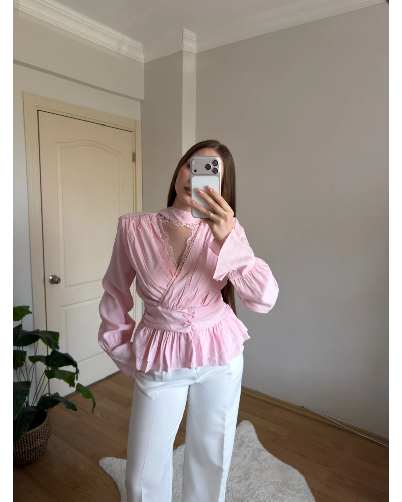 Fularlı Vatkalı Bele Oturan Pembe Bluz