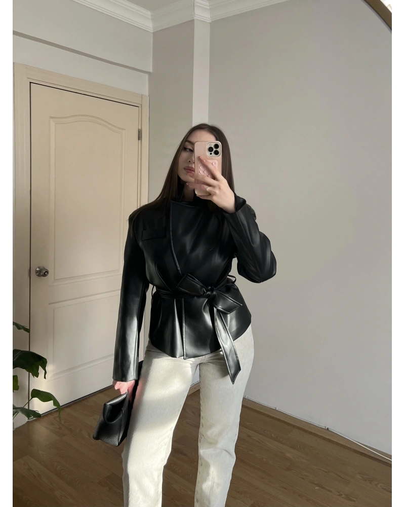 Kuşaklı Siyah Deri Ceket