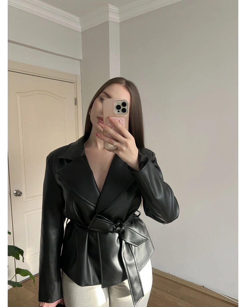 Kuşaklı Siyah Deri Ceket