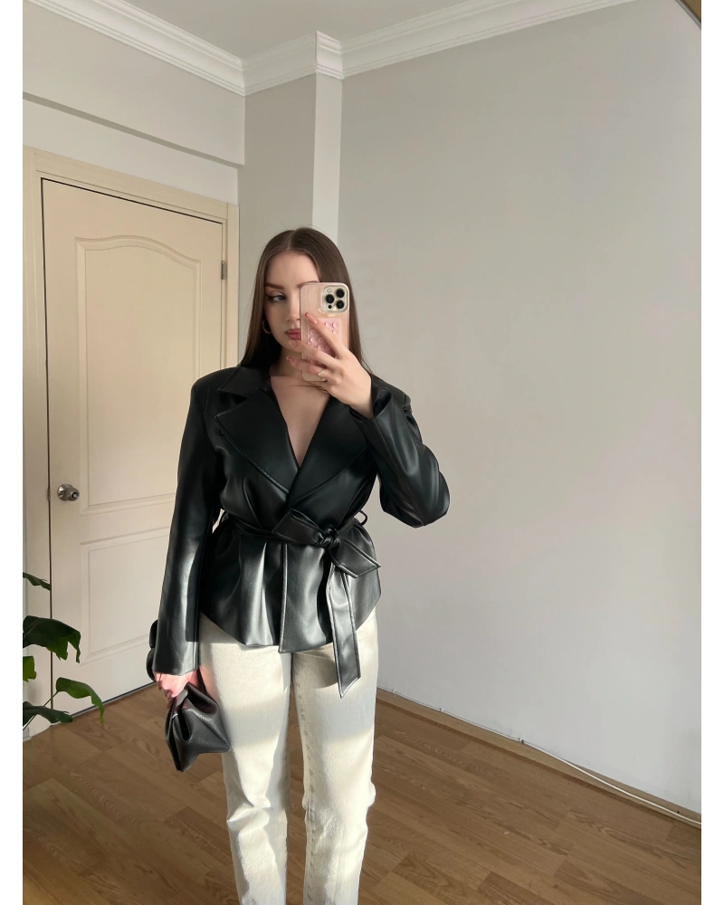 Kuşaklı Siyah Deri Ceket